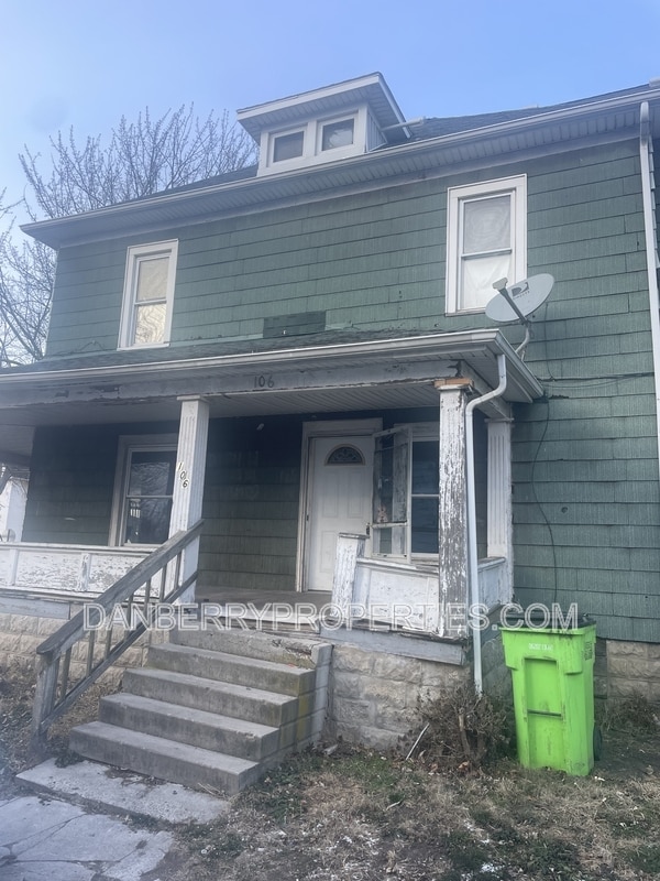 property at 106 Taft Blvd