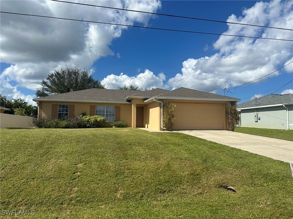 2148 NW 21st Pl in Cape Coral, FL - Building Photo