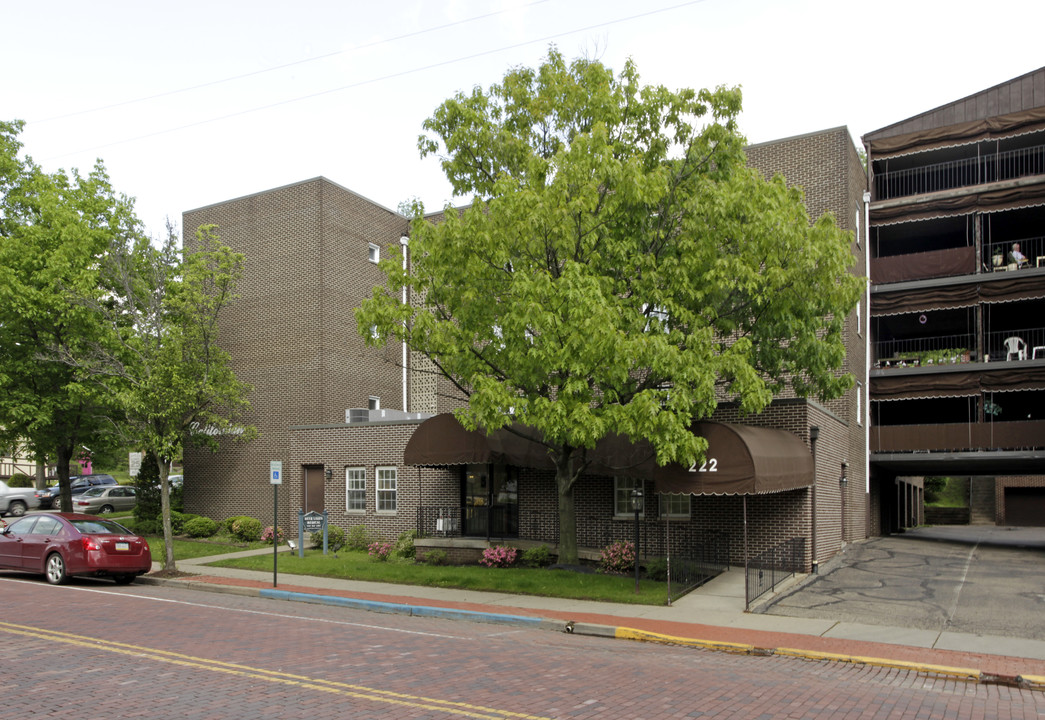 330 California Ave in Oakmont, PA - Building Photo