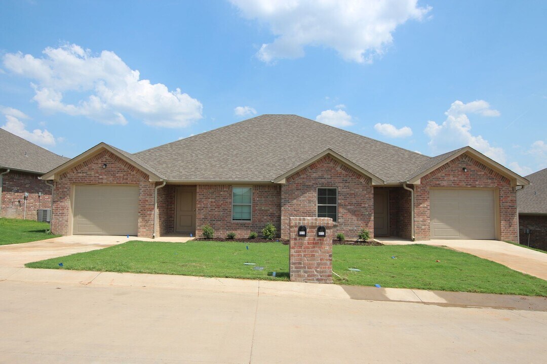 6117 Villa Rosa Way in Tyler, TX - Building Photo