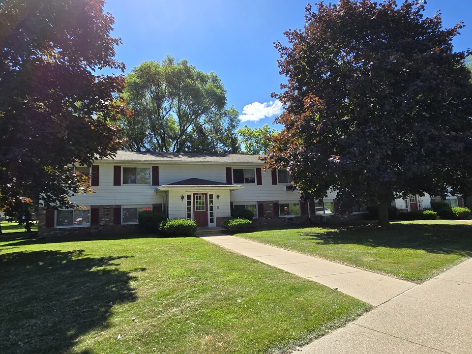 Shirwinjo Apartments in Bay City, MI - Building Photo