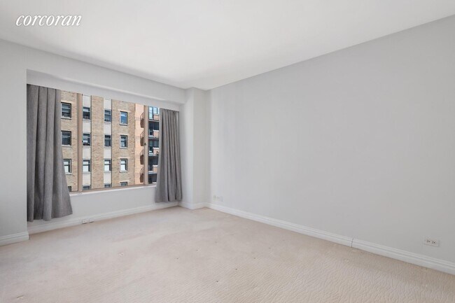 200 E 69th St-Unit -: 11 A in New York, NY - Building Photo - Building Photo