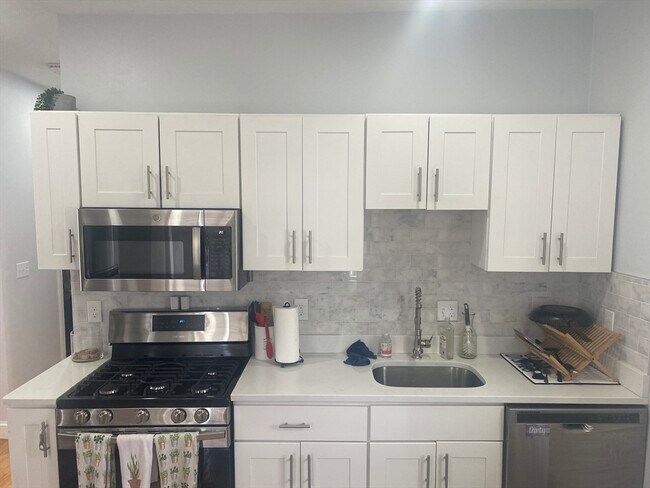 130 Boston St, Unit 1 in Boston, MA - Foto de edificio - Building Photo