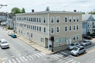 110 Branch St in Lowell, MA - Building Photo
