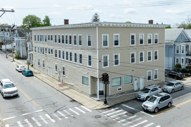 110 Branch St in Lowell, MA - Foto de edificio - Primary Photo