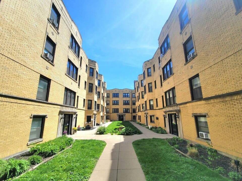 3817.5 N Greenview Ave in Chicago, IL - Building Photo