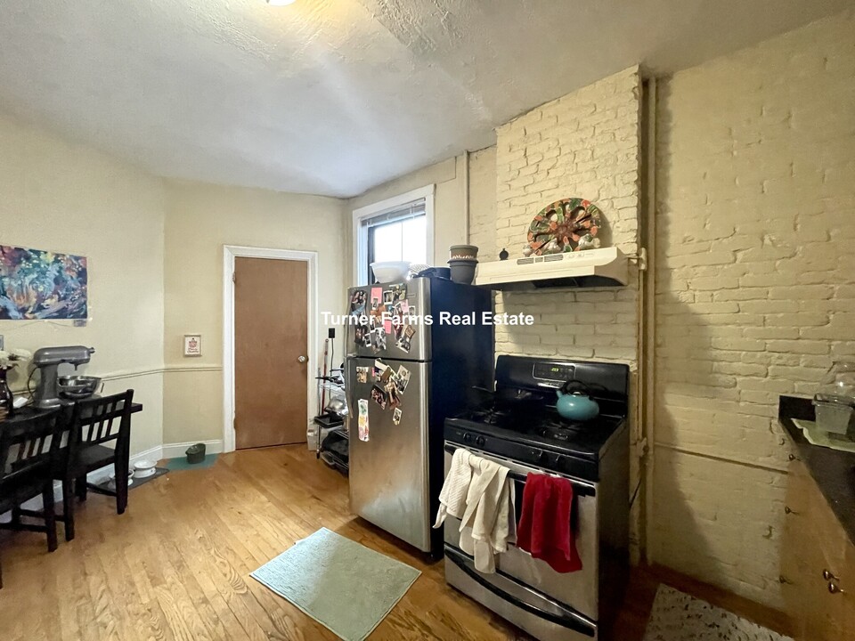 86 Hammond St, Unit 2 in Boston, MA - Foto de edificio