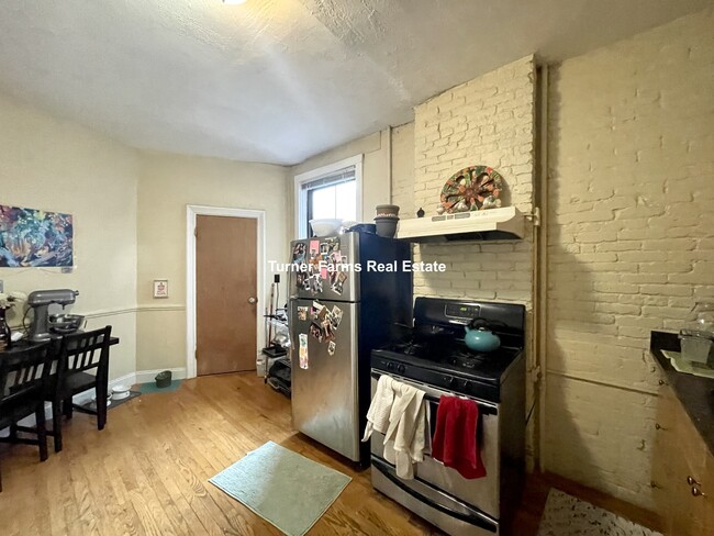 86 Hammond St, Unit 2