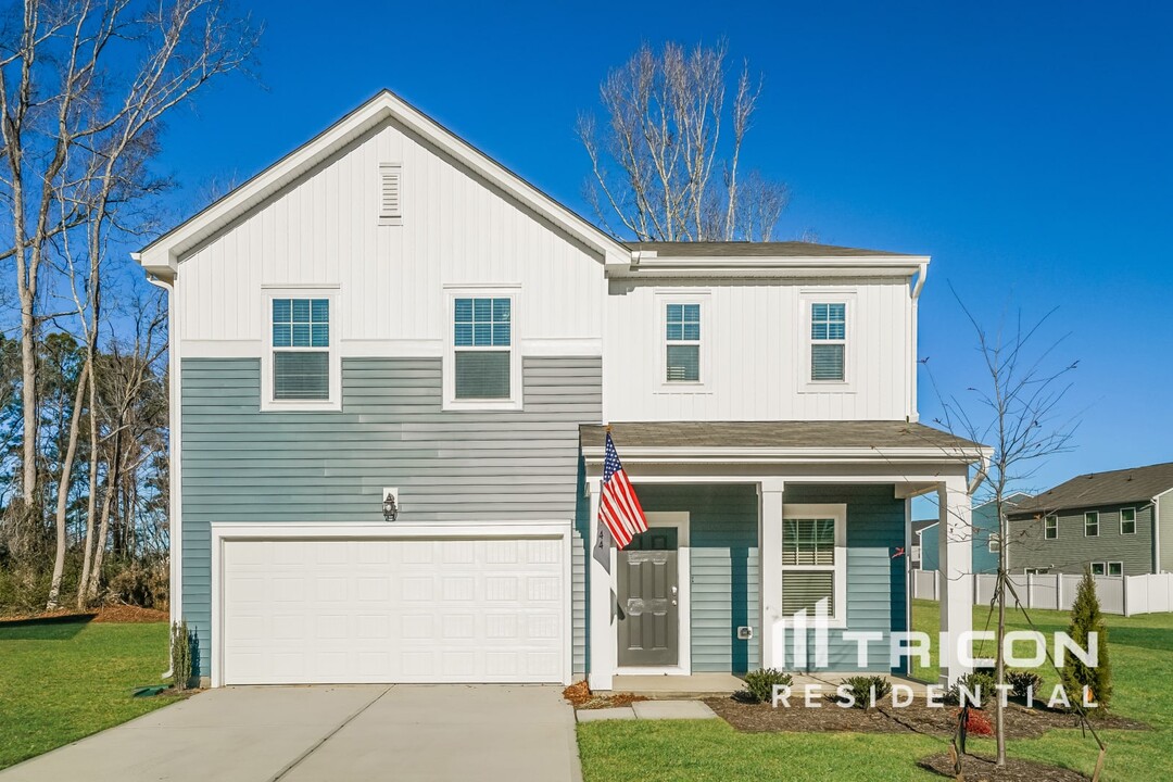 44 Ashley Oaks Court in Angier, NC - Building Photo