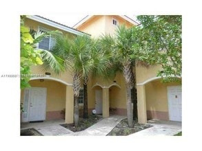 2022 NE 167th St in North Miami Beach, FL - Building Photo - Building Photo