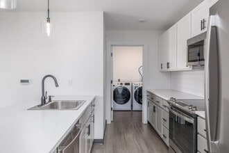 LoSo Lakeside Apartments in Cicero, NY - Building Photo - Interior Photo