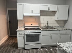 1741 S 81st St in West Allis, WI - Building Photo