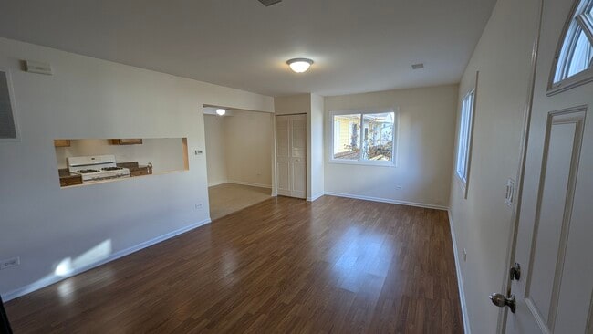 10S433 Echo Ln, Unit 2 in Willowbrook, IL - Foto de edificio - Building Photo