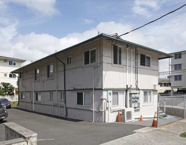 758 Isenberg St in Honolulu, HI - Building Photo - Building Photo