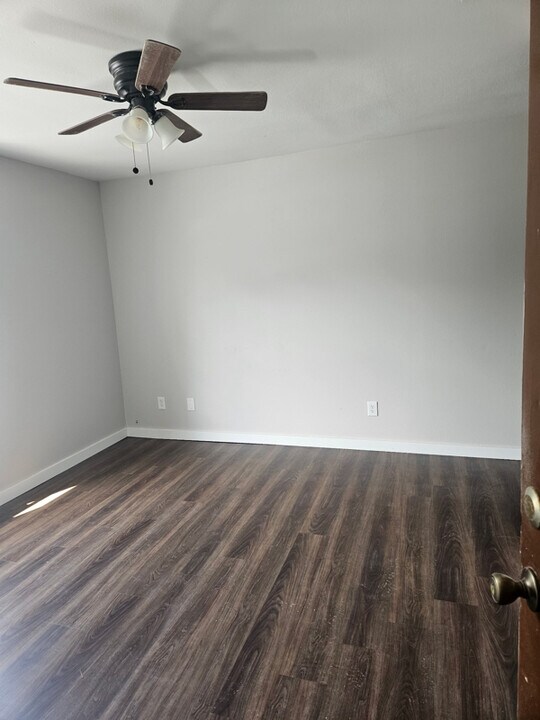 112 Wheeler Ave in Center, TX - Building Photo