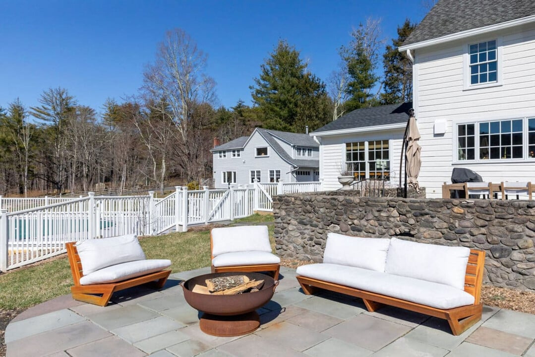 21 Abbey Rd in Mount Tremper, NY - Building Photo