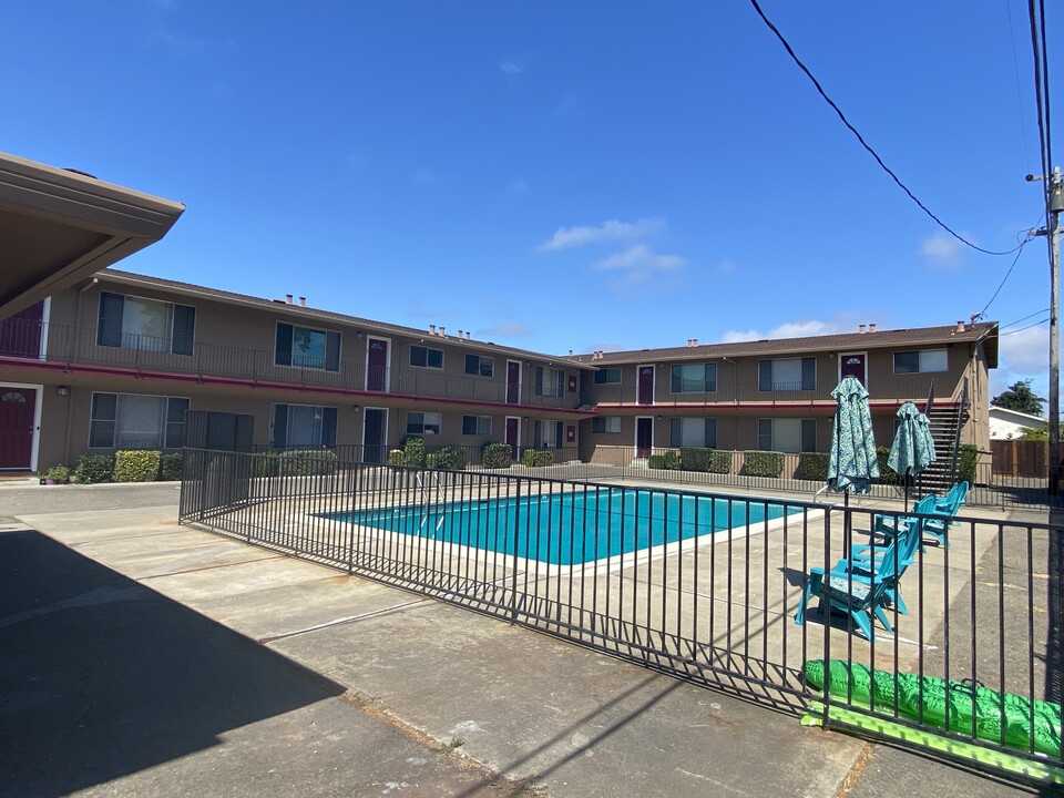 Argyle Apartments in San Leandro, CA - Foto de edificio