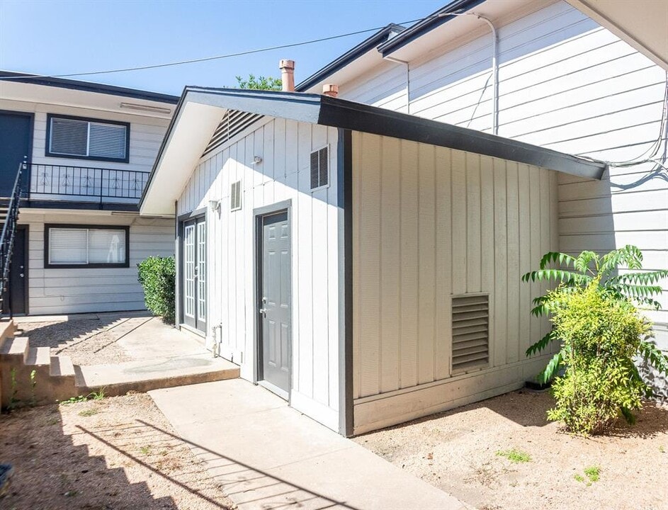 924 E Dean Keeton St in Austin, TX - Building Photo