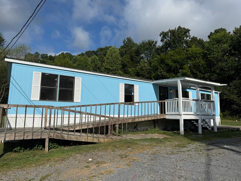 138 Red Quill Wy in Dalton, GA - Building Photo