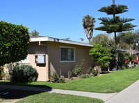 2275 Pomona Ave in Costa Mesa, CA - Foto de edificio - Building Photo