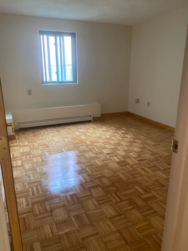 714 Winthrop Ave, Unit 101 in Revere, MA - Foto de edificio - Building Photo