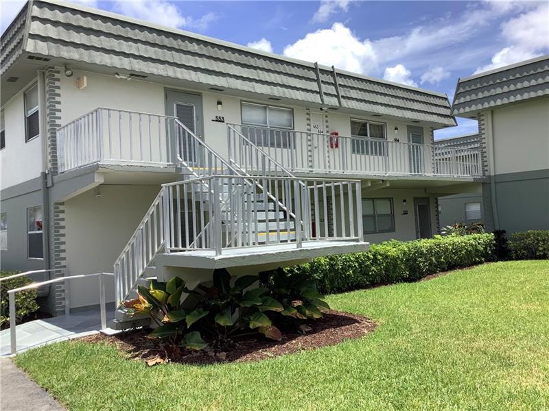 557 Monaco Way in Delray Beach, FL - Building Photo