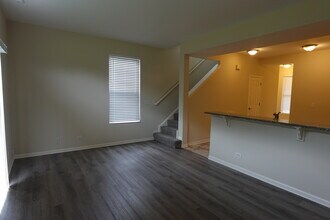 2244 Flagstone Ln in Carpentersville, IL - Building Photo - Building Photo