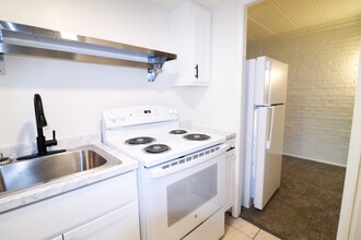 2323 Beechmont Ave in Cincinnati, OH - Building Photo - Building Photo