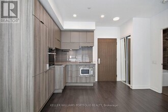 39 Roehampton Ave in Toronto, ON - Building Photo - Building Photo