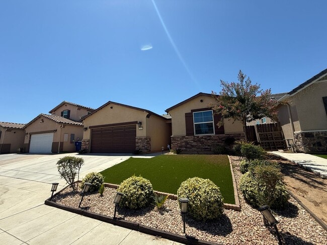 7093 N La Paz Ave in Fresno, CA - Building Photo - Building Photo