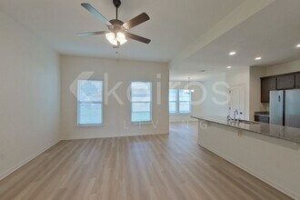 121 Salvat Dr in Lafayette, LA - Foto de edificio - Building Photo