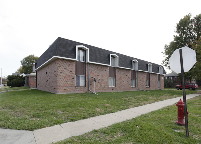 2950 N 49th St in Lincoln, NE - Foto de edificio - Building Photo