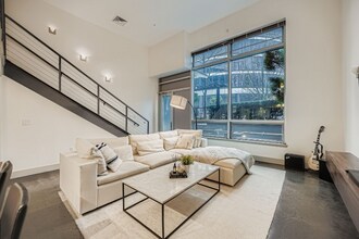 3104 Western Ave in Seattle, WA - Foto de edificio - Building Photo