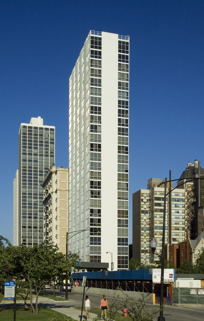 1555 N Dearborn Pky in Chicago, IL - Foto de edificio - Building Photo