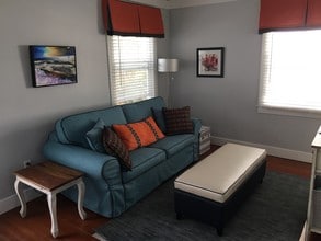 123 El Porto St, Unit Upper in Manhattan Beach, CA - Foto de edificio - Building Photo