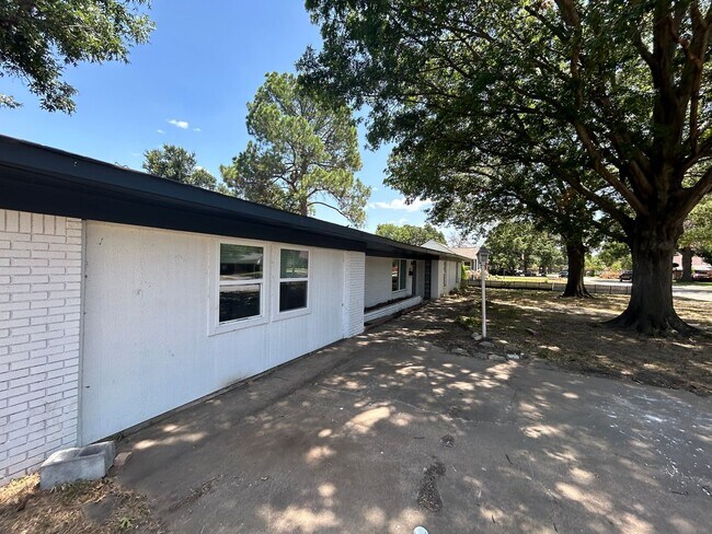 618 Kingston Dr in Irving, TX - Building Photo - Building Photo