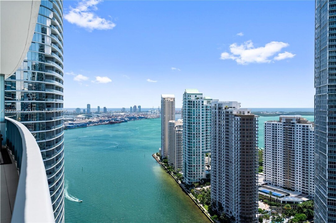 200 Biscayne Blvd Way in Miami, FL - Building Photo