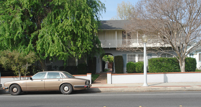 523 Los Robles Ave in Pasadena, CA - Foto de edificio - Building Photo