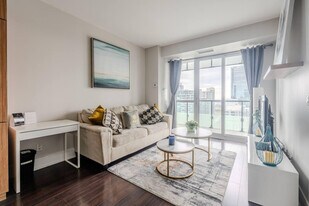 299 Front St W in Toronto, ON - Building Photo