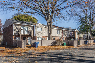 Shadowbrook in Memphis, TN - Building Photo - Building Photo