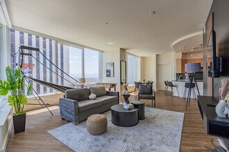 44 W Monroe St in Phoenix, AZ - Building Photo - Building Photo