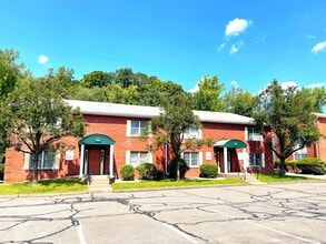 545 N Main St in Manchester, CT - Building Photo - Building Photo