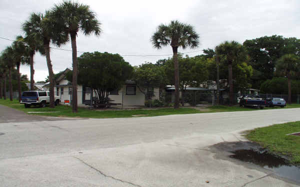 Santa Lucia Motel in St. Cloud, FL - Foto de edificio - Primary Photo