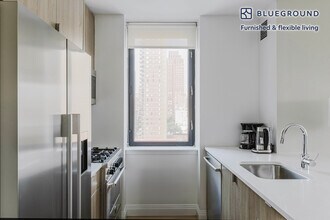 345 E 94th St in New York, NY - Building Photo - Building Photo
