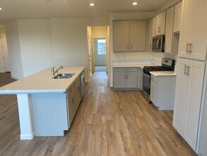 3525 Lennox Street in Tulare, CA - Building Photo - Building Photo