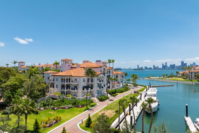 Bayside Village in Miami Beach, FL - Building Photo - Building Photo