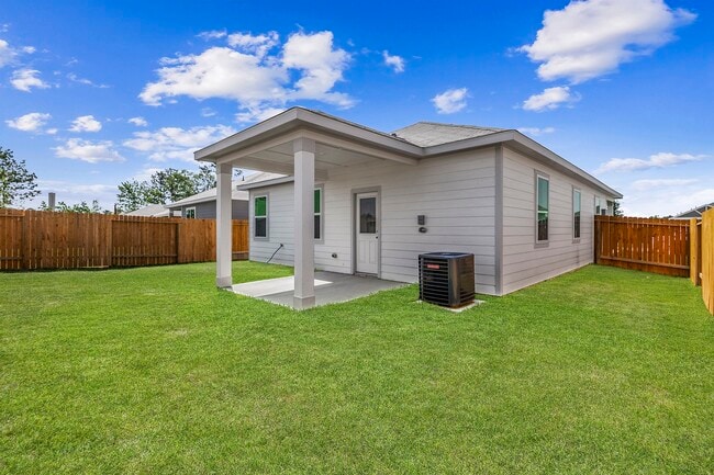 15858 Berry Hl Dr in Conroe, TX - Building Photo - Building Photo