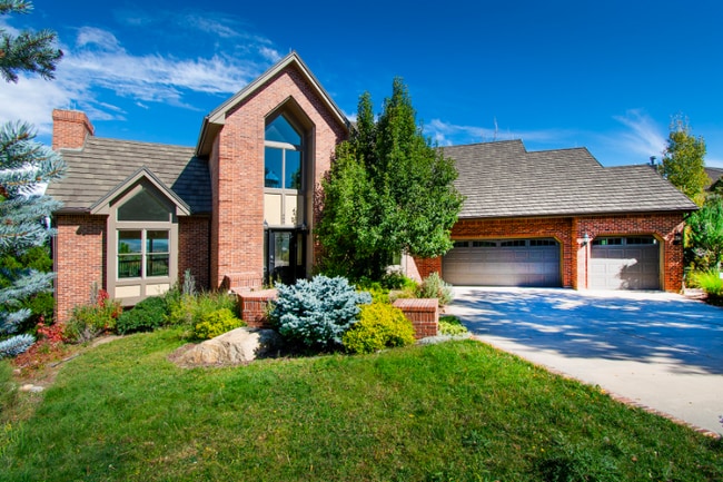 property at 485 Vanderbilt Ct