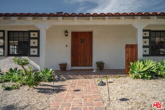 6101 S Mansfield Ave in Los Angeles, CA - Building Photo - Building Photo