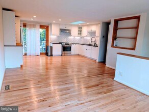 8856 Youngsea Pl in Columbia, MD - Building Photo - Building Photo